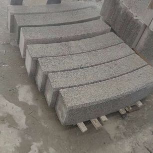 南通芝麻白弧形路牙石