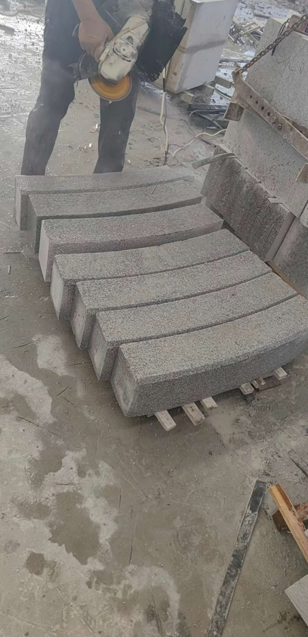 南通芝麻白弧形路牙石