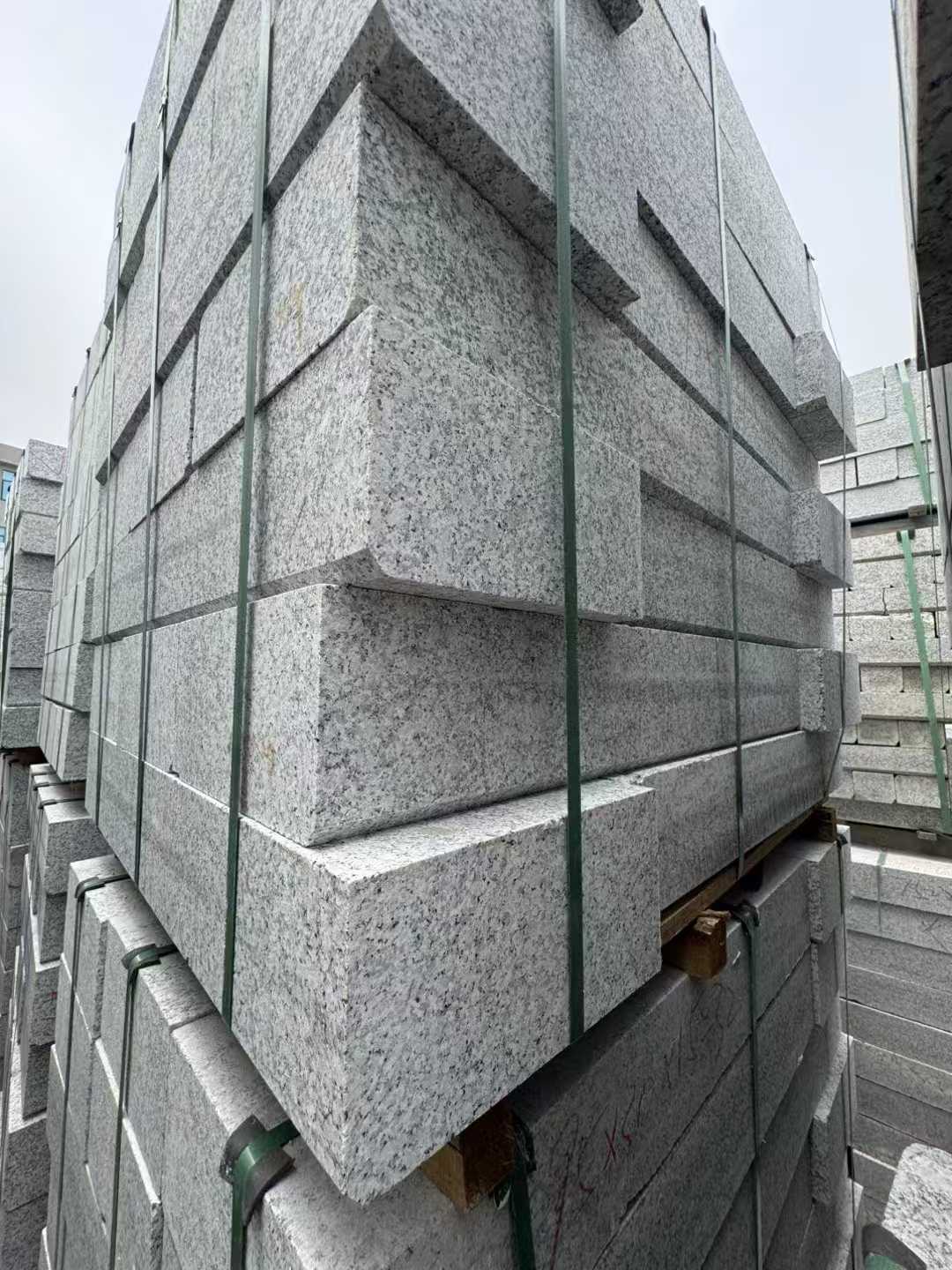 南通芝麻白路牙石 马路牙子